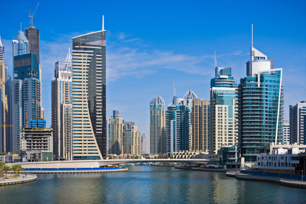 الاستثمار في المنطقة الحرة بالإمارات